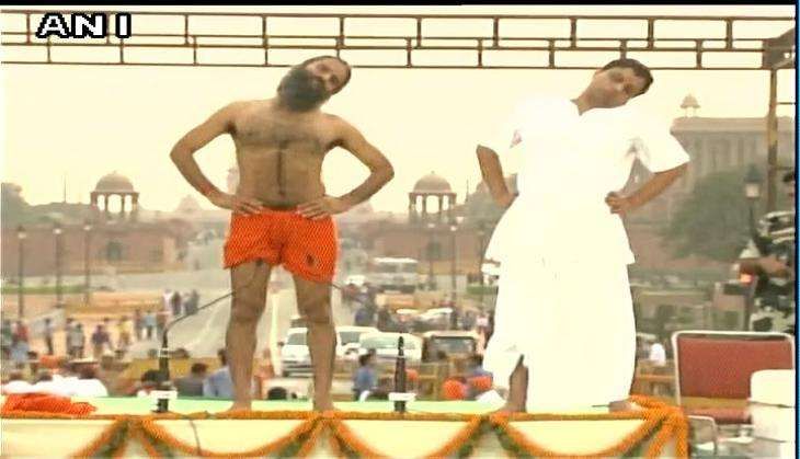 Baba Ramdev at rajpath.jpg