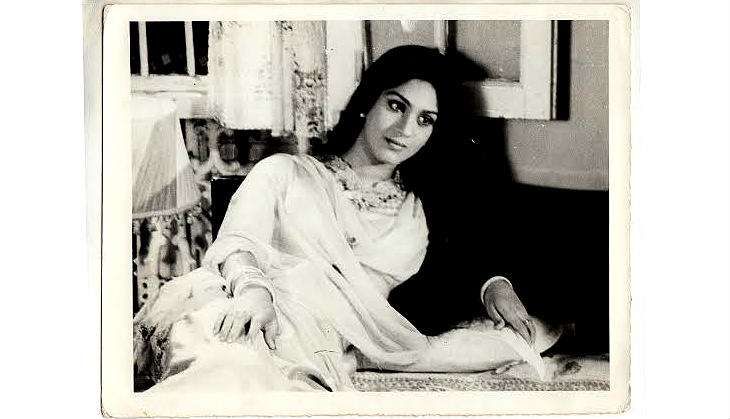 Meenakshi Sheshadri on the sets of Parivaar