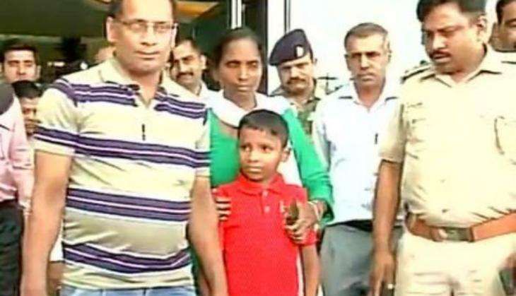 Sonu/ bangladesh/ boy united with family