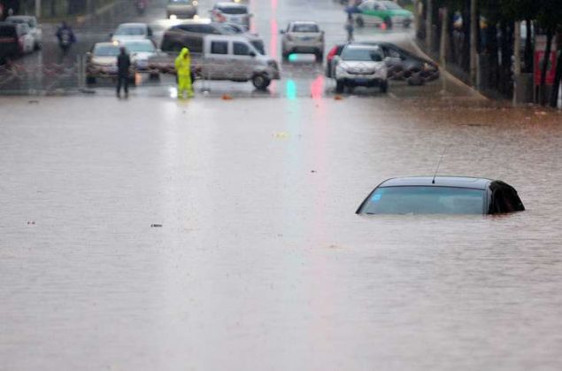 china-flood-embed5-gettyimages-544776776.jpg