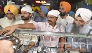 Arvind Kejriwal performs 'seva' at Golden Temple to apologise for AAP's youth manifesto gaffe 