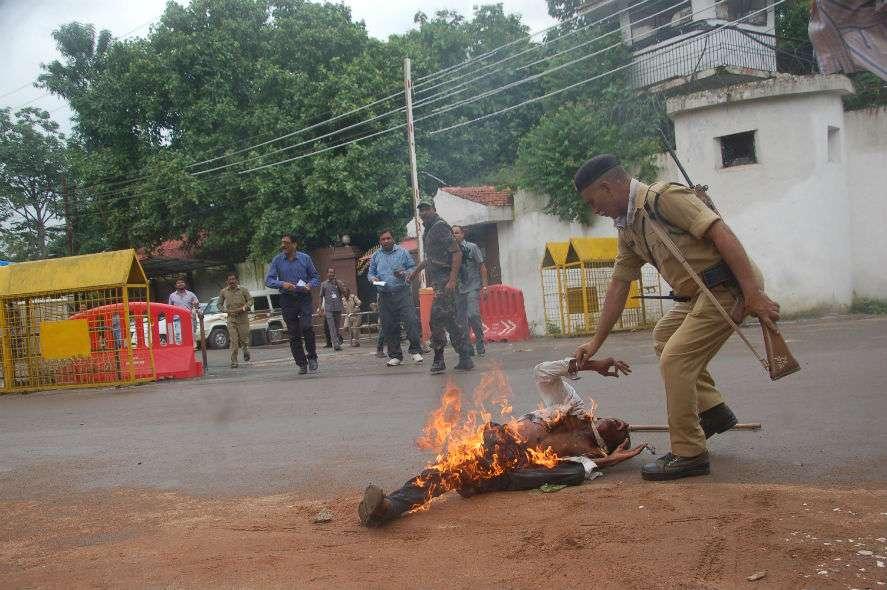 raipur self immolation by a disabled man 7