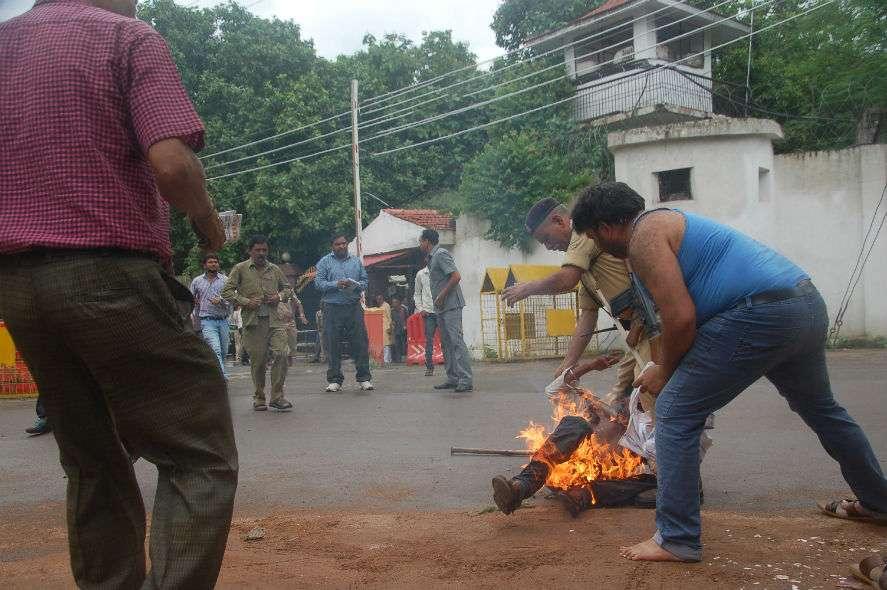 raipur self immolation by a disabled man 10