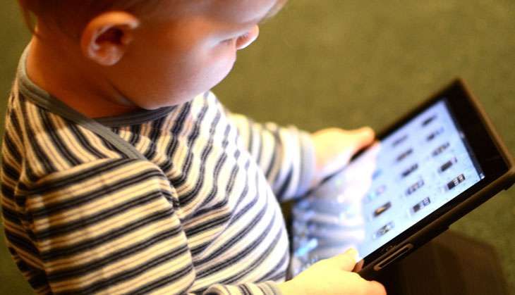 child with smartphone