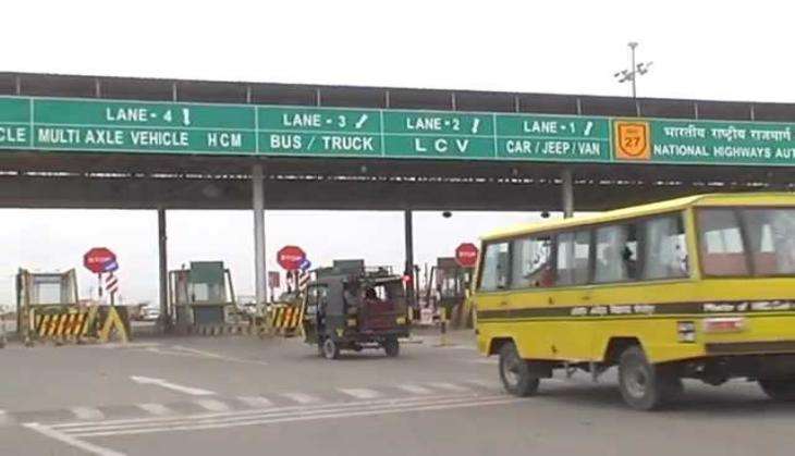 toll plaza gujarat.jpg
