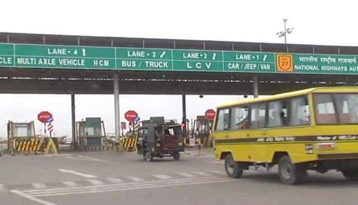toll plaza gujarat.jpg