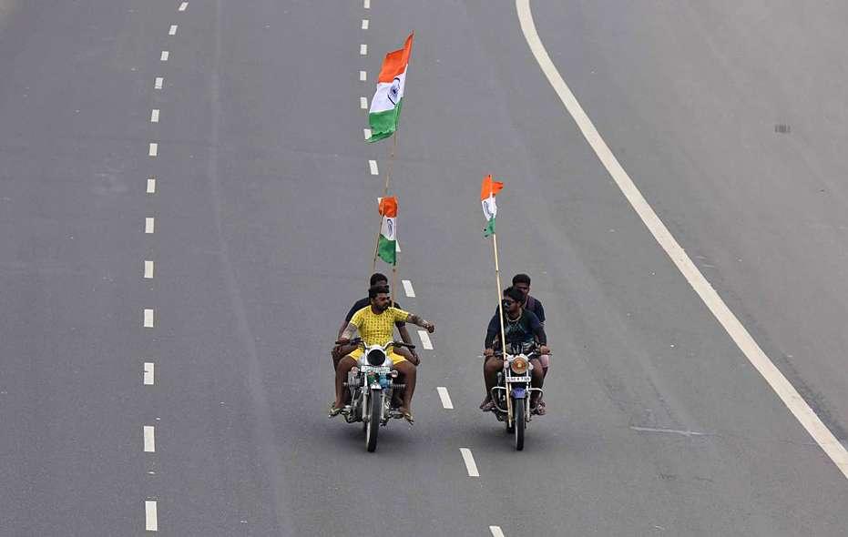 Kanwariyas with national flag