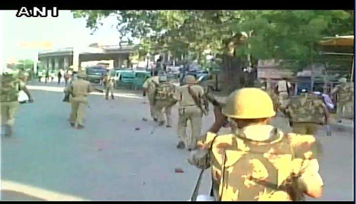 stone _pelting_ANI