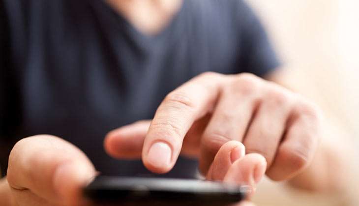 THE-TALKING-DEAD_-HOW-PERSONALITY_SMARTPHONE-ADDIC