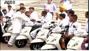 Rahul Gandhi distributes vehicles to differently-abled on Rajiv Gandhi's birth anniversary 