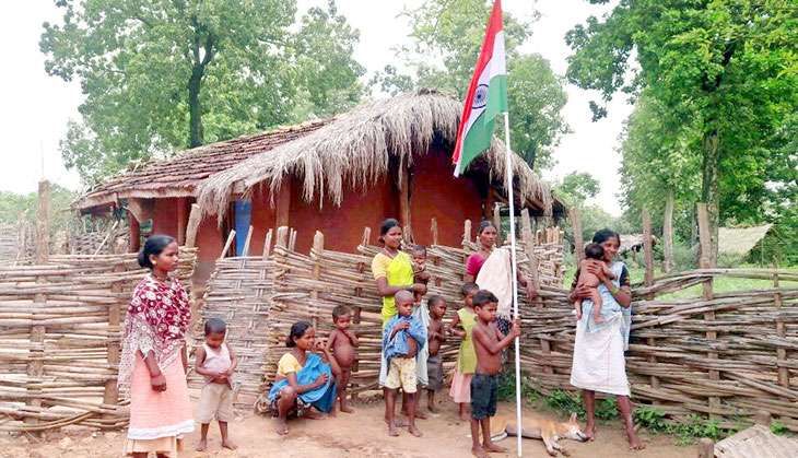 Soni Sori raises the tricolour in Gompad