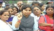 Trupti Desai reaches Haji Ali Dargah, jubilant at being allowed entry without resistance 