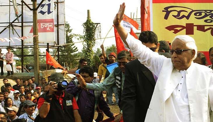 Former West Bengal Chief Minister Buddhadeb Bhattacharjee waving hand towards the gathering before the start of the 'Protest March' from Singur to Salboni on 16 January 2016 in Singur, India