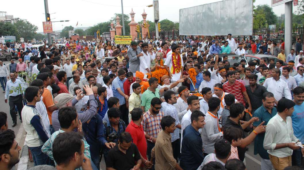 Jaipur royal family hits the streets after JDA sea