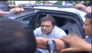 Rahul Gandhi greeted by anganwadi workers protest in Gauriganj 