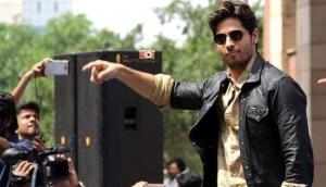 Sidharth Malhotra wants to be part of the remake of Amitabh Bachchan's 'Hum'.