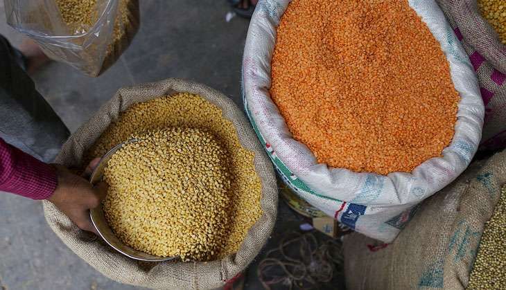Dal prices fall, govt must protect farmers