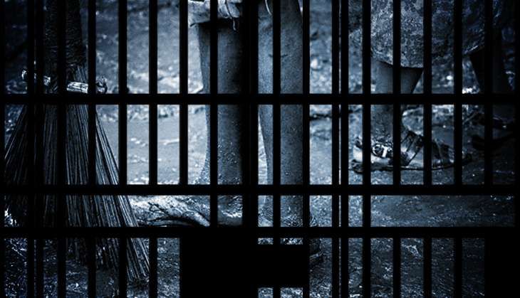 Gujarat does it again: cops detain safai karmachar