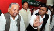 4 times UP CM Akhilesh openly challenged Mulayam Singh Yadav 