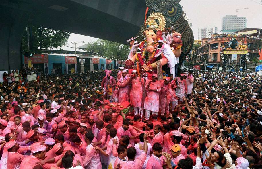 Ganesh Chaturthi 2020: Arti performed at Siddhivinayak Temple in Mumbai
