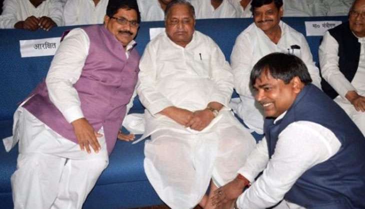 Akhilesh snubs Allahabad HC by bringing Prajapati back in office 