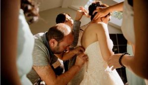 Syrian refugee goes out of his way to help Canadian bride overcome a wardrobe malfunction 