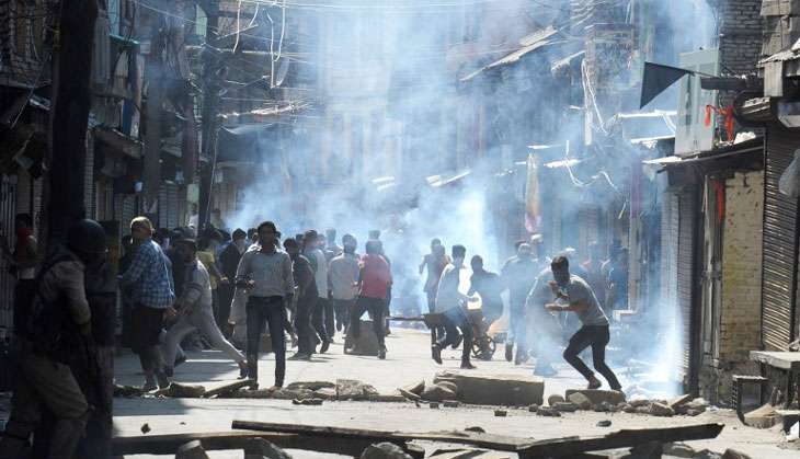 Lok Sabha Elections 2019 Fourth Phase: J-K's Kulgam witness stone pelting near polling booths