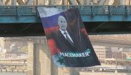 Giant poster of Putin appears on Manhattan bridge, police struggle to identify suspect 