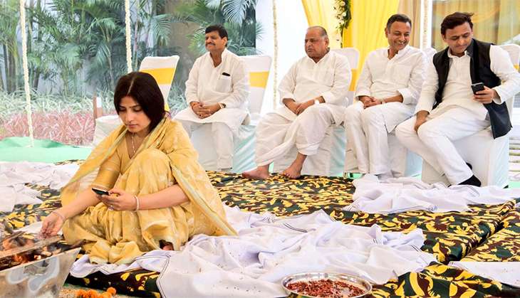 Decoding a photograph: Mulayam's family proves patriarchy is alive and well 