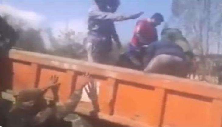 Kashmiri Youth rescue army men