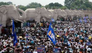 माया की रैली में दलित-मुसलमान लामबंद, भगदड़ में दो की मौत 