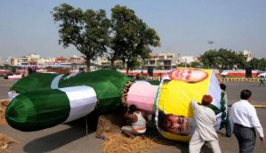 Uttar Pradesh: Hindu activists burn Nawaz Sharif's effigy on Dusshera 