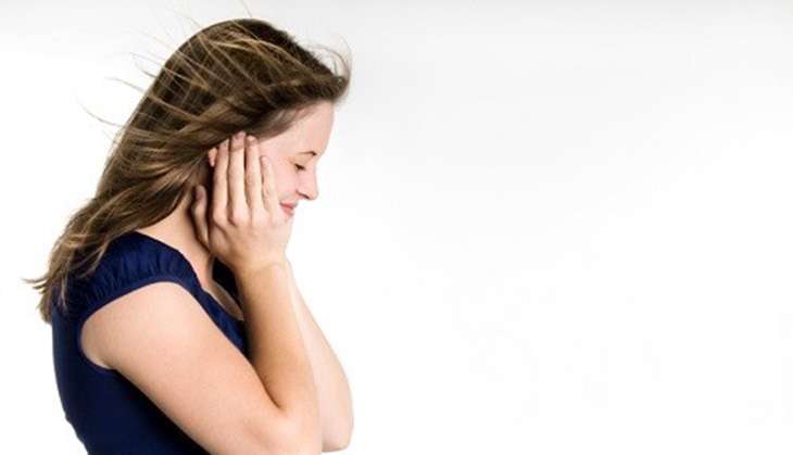 Social status of a listener may alter our voice