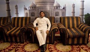 What truce? Akhilesh plays his move, keeps the emergency national executive meet on for tomorrow 
