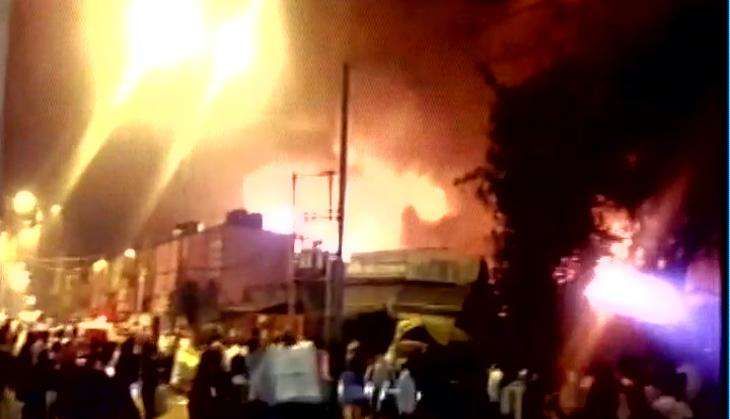 Massive fire breaks out at Sadar Bazar slum
