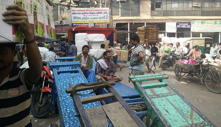 Currency ban: lack of cash makes traders and labourers suffer 