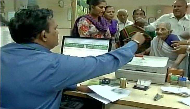 PM Modi mother Heeraben exchanging notes.jpg