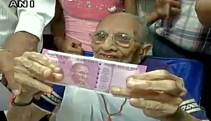 PM MODI MOTHER HIRABEN NOTE