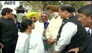 Mamata Banerjee, Shiv Sena march to Rashtrapati Bhavan in protest against demonetisation 