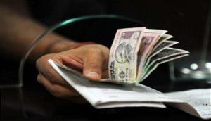 Rupee advances 10 paise against US dollar in early trade
