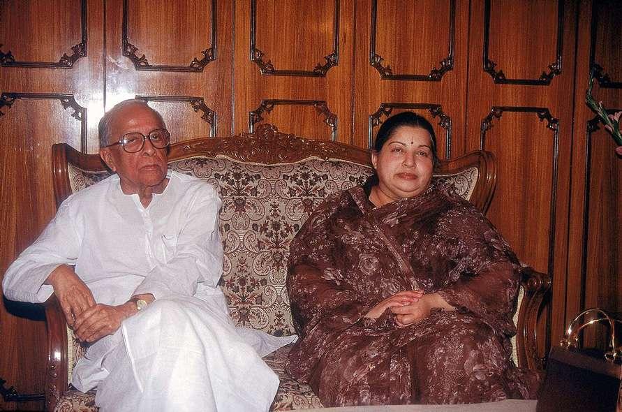 West Bengal Chief Minister Jyoti Basu and J Jayalalithaa sitting on a sofa for a photo-shoot on 20 April, 1999.
