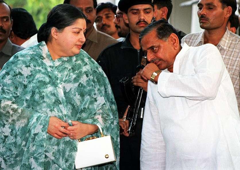 AIADMK supremo J Jayalalithaa chats with Samajwadi Party chief Mulayam Singh Yadav during a meeting of opposition parties at his residence on 21 April, 1999 in New Delhi.