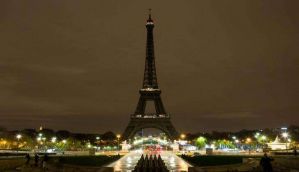 For Aleppo: In solidarity, Eiffel Tower switches off lights 