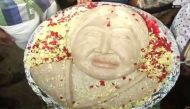 Idli weighing 68 kilograms engraved with Jayalalithaa's face 