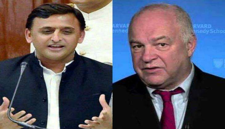Steve Jarding Akhilesh Yadav.jpg
