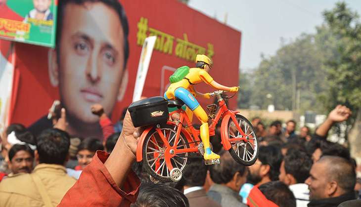 SP drama: Akhilesh, Mulayam meet raises reconciliation hope, but it's not to be 