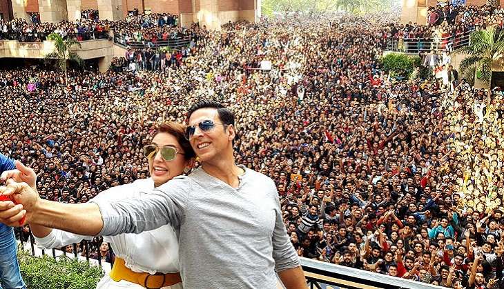 Akshay Kumar creates hysteria at Amity University: 1000's of student sing 'Soch Na Sake' with the Khiladi!  