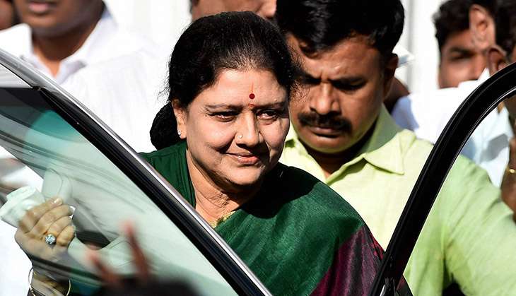 After OPS, leaders of Sasikala camp meet Election Commission