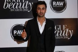 Ranbir Kapoor's weight gain for Sanjay Dutt biopic starts showing 