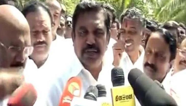 Tamil Nadu CM removes beacon light from his car